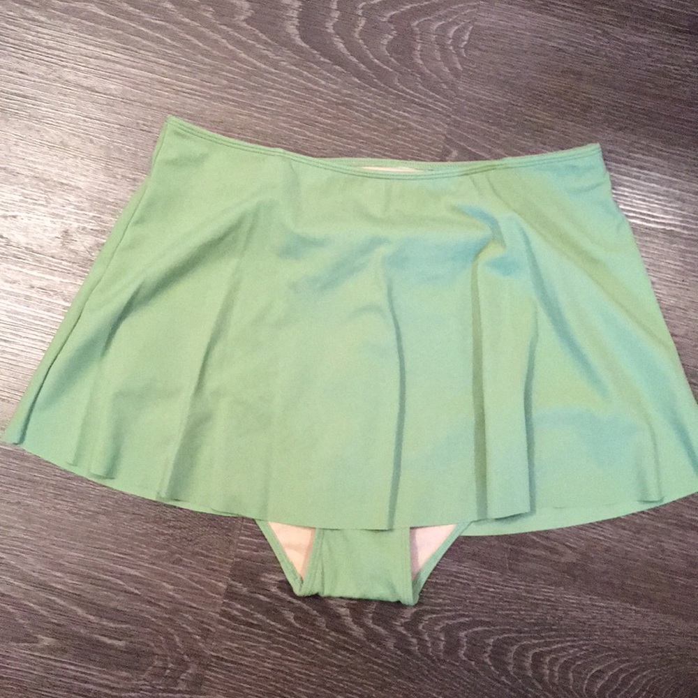 NEW Kortni Jeane Who Wears Short Skirt bottoms 💚